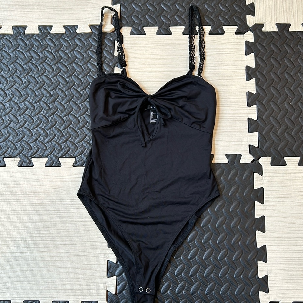 Forever 21 cut out black bodysuit with adjustable straps size small NWT